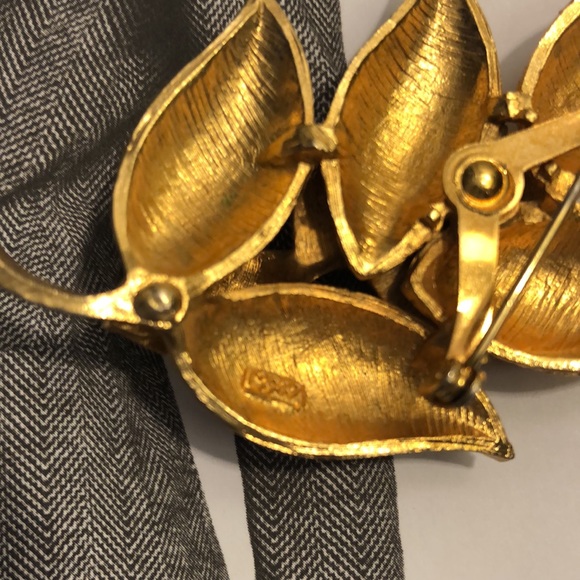 Vintage, gold leaf brooch - Picture 4 of 4